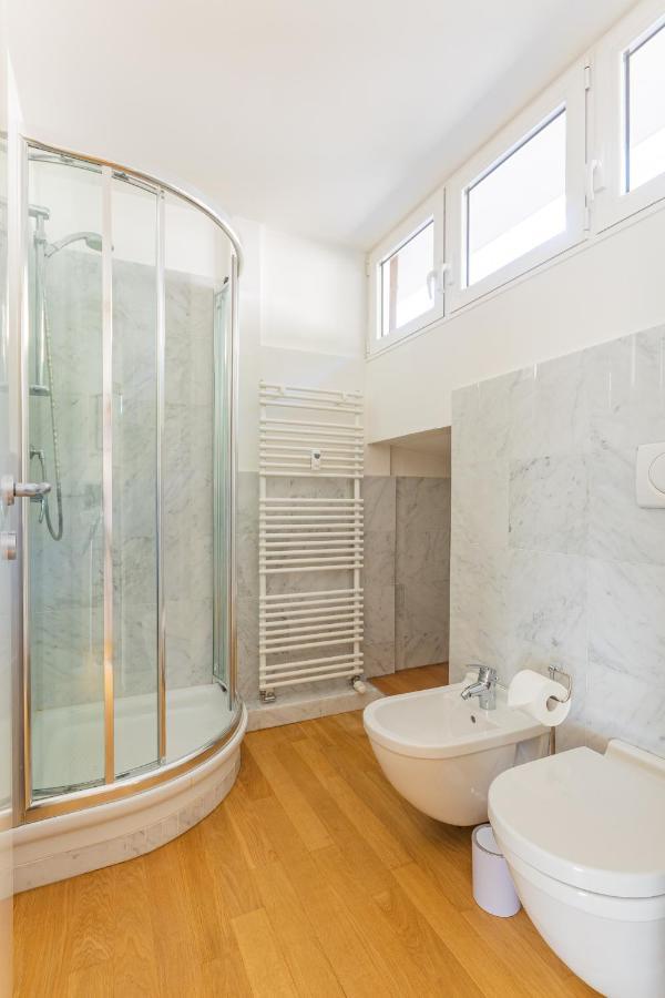 Casa Elea_ Panoramic Attic In City Center Campione d'Italia Luaran gambar